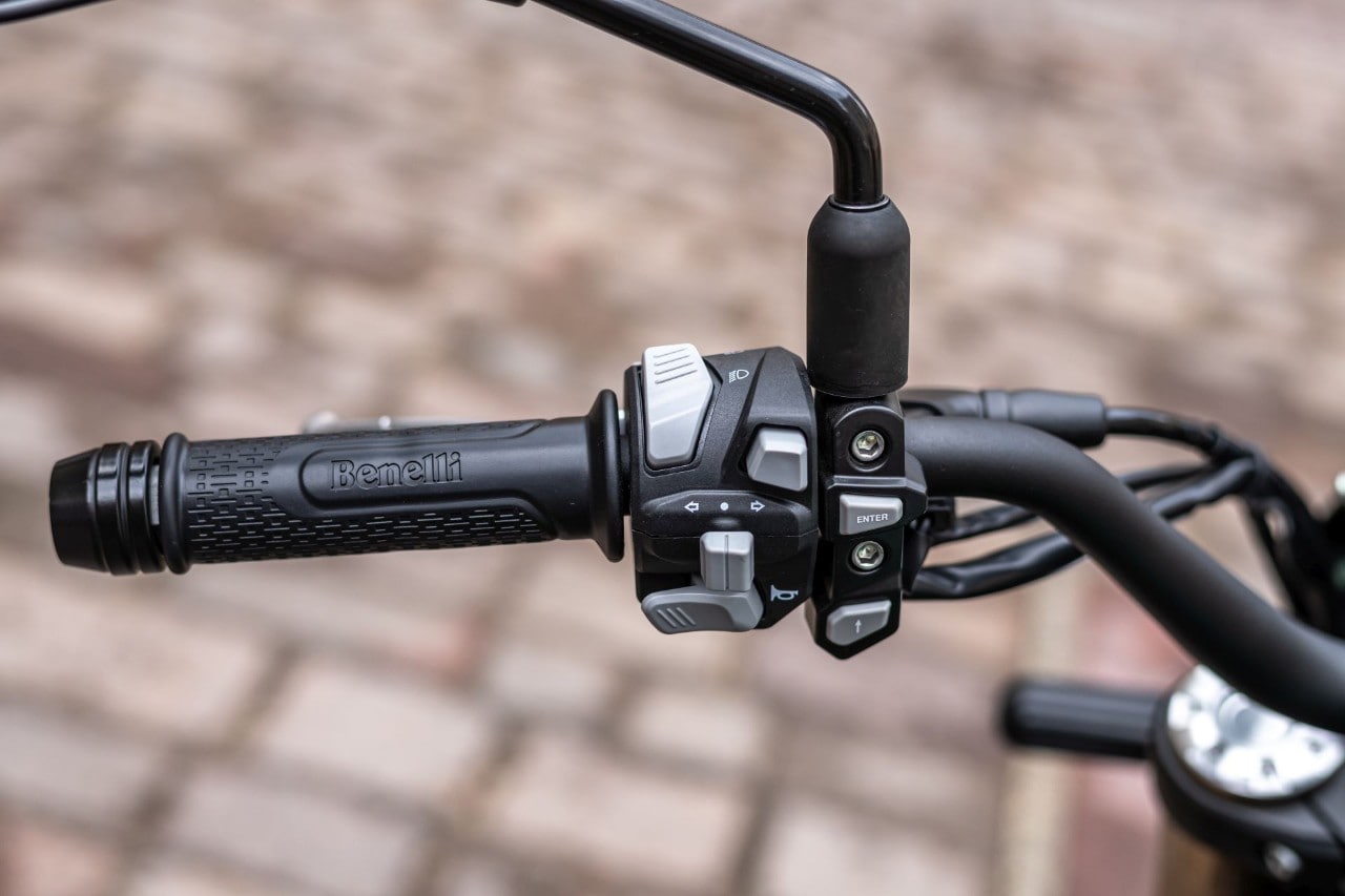 Benelli Leoncino 800 VS CFMOTO 700CL-X Heritage: prova a prendermi!